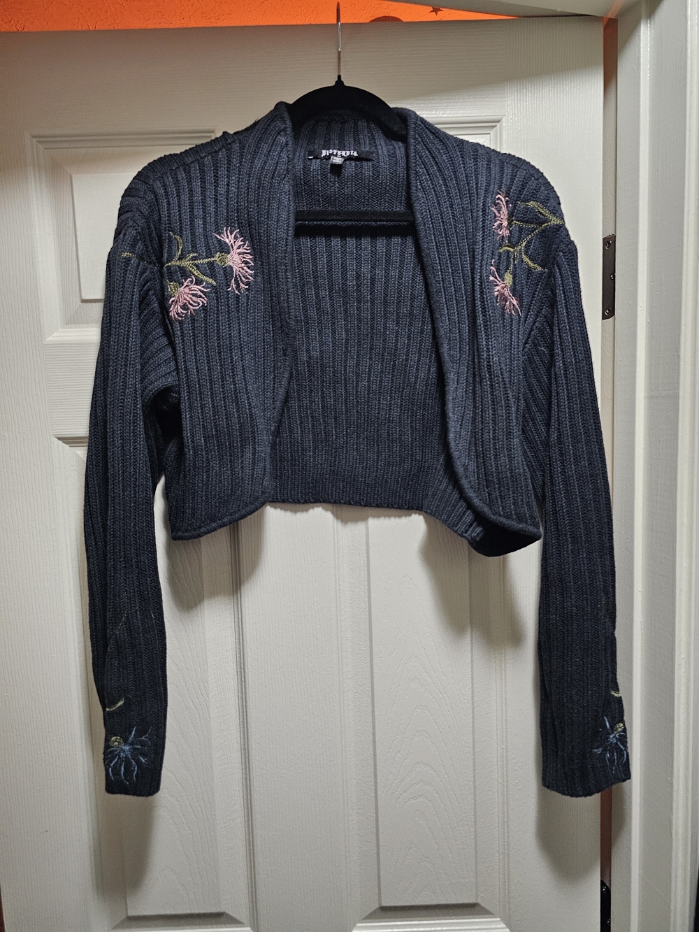 DISTURBIA Women’s 
Rosanella Embroidered Bolero
